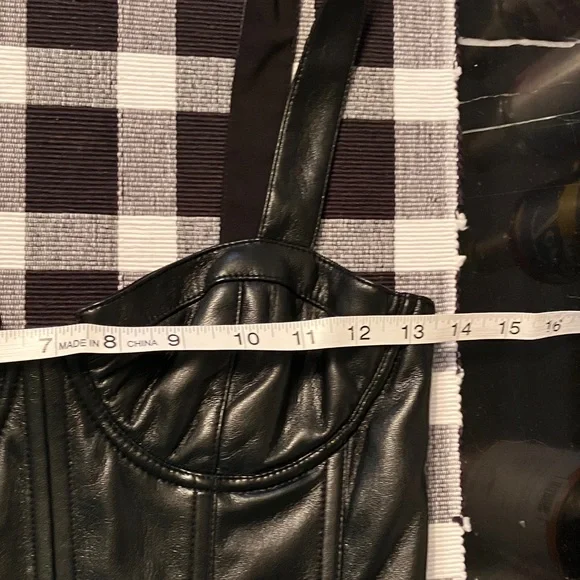 Alice + Olivia Jeanna Black Faux Leather Bustier Crop Top - Picture 6 of 9